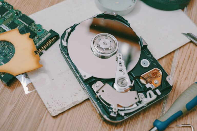 Leggi la guida: Hard disk rotto? Cosa fare subito per recuperare i dati